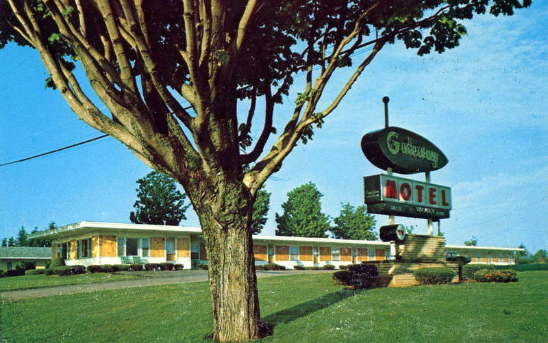 Gateway Motel - Vintage Postcard (newer photo)